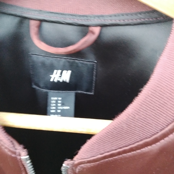 ⬇️ Price Drop!⬇️ Men's H&M Varsity Satin Jacket in size M - Picture 3 of 3